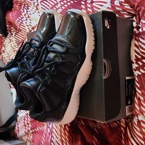 Air Jordan 11 White/Black Concord 6Y / W 7.5